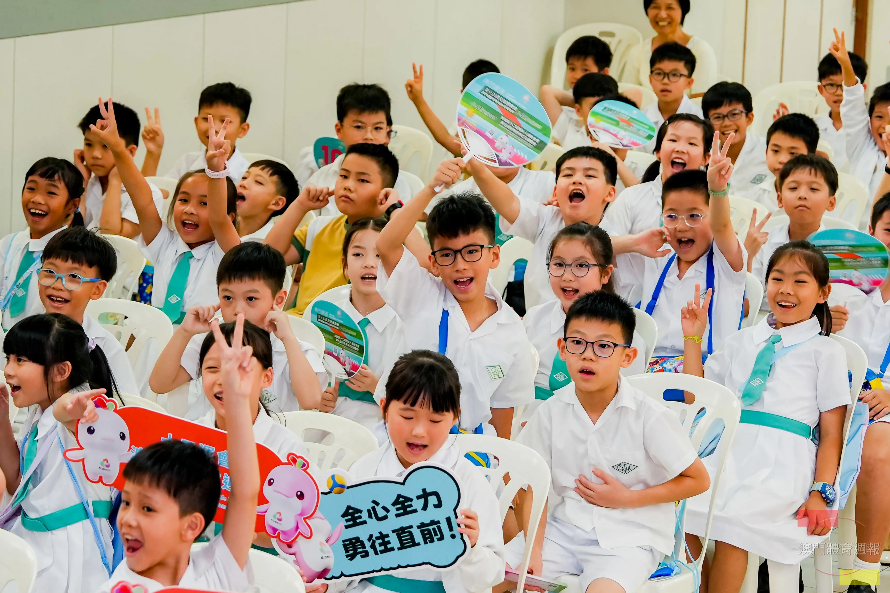 副2 一同高呼十五運口號.jpg